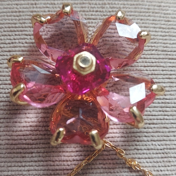 ๐น NWOT Florere necklaceFlower, Pink, Gold-tone plated - Picture 3 of 11